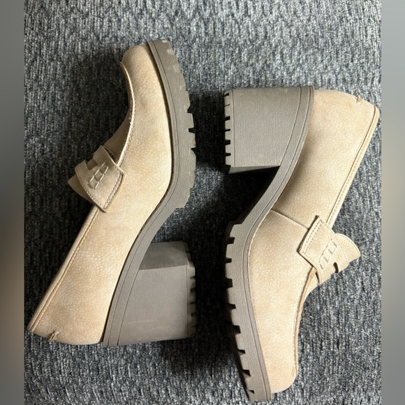 Chinese Laundry Liberty Natural Buck Smooth Chunky Heels Women’s Size 8 - Picture 9 of 13